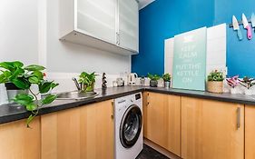Traditional 1-Bed Flat In Southside